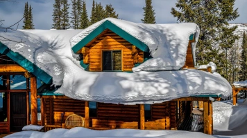 Как подготовить металлическую кровлю к зиме в Татарстане: практическое руководство